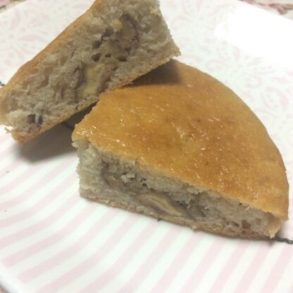 頑張って作った渋皮煮を入れて丸型で焼きました♪
お菓子作りは苦手だけど、チンして溶かしたバターに混ぜ混ぜするだけでメッチャ簡単ですね♡お味もバッチリ！レシピ感謝